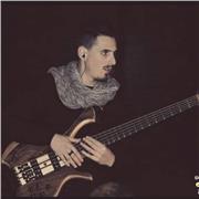 Laureato al conservatorio offre lezioni di basso elettrico per qualsiasi fascia di età